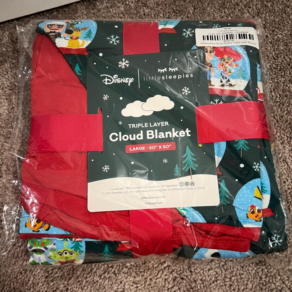 BNIB Disney Pixar Snow Globes cloud blanket